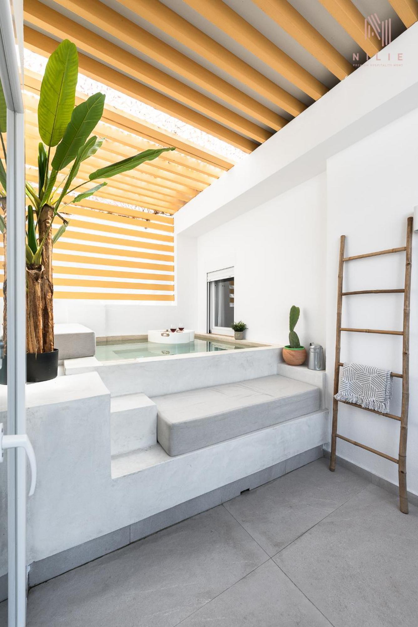 Skyhigh, Nilie Hospitality Mgmt Apartment Tesalonika Bagian luar foto